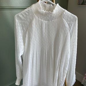 Super cute white seraphine maternity shirt